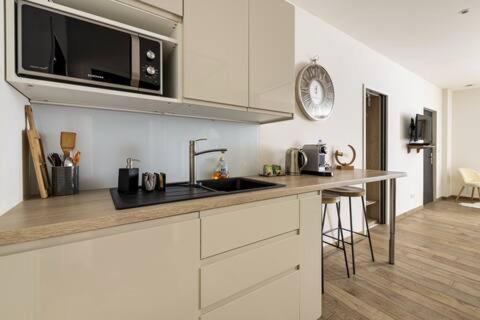 Appartement Studio chic avec salon et terrasse privée à Tourcoing Extérieur photo